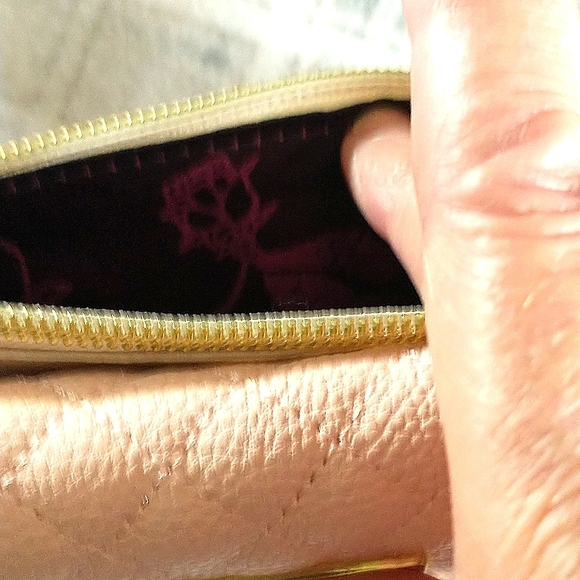 Betsy Johnson Crossbody Wallet + - Picture 5 of 8